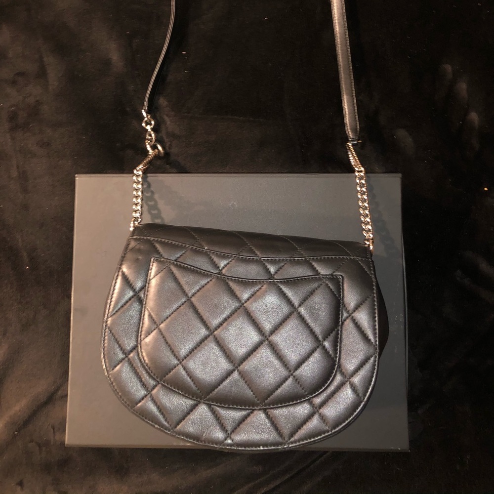 Chanel gold and silver stud crossbody bag - Picture 5 of 15